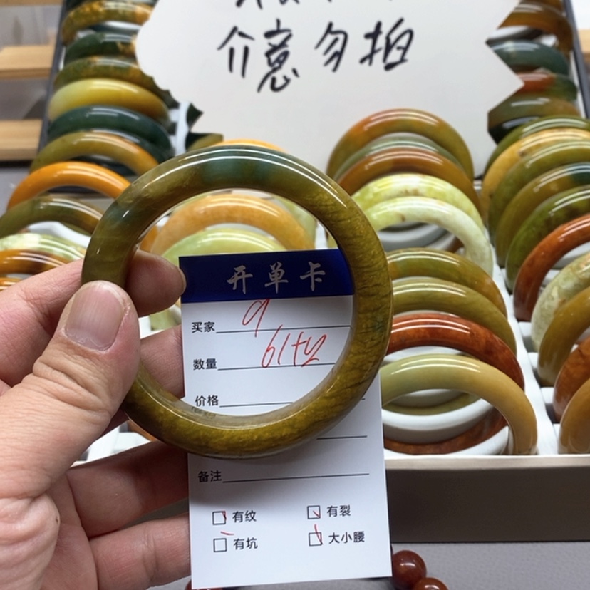 【闪购商品】蛇纹石玉手镯未镶嵌云**风