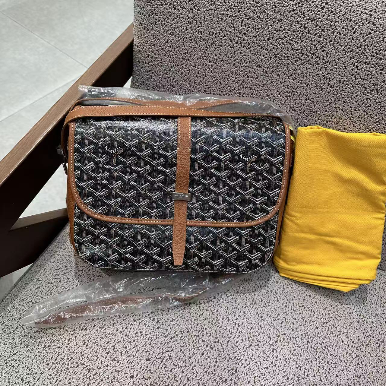 未使用 Goyard Goyard戈雅棕色邮差包23年 US59510