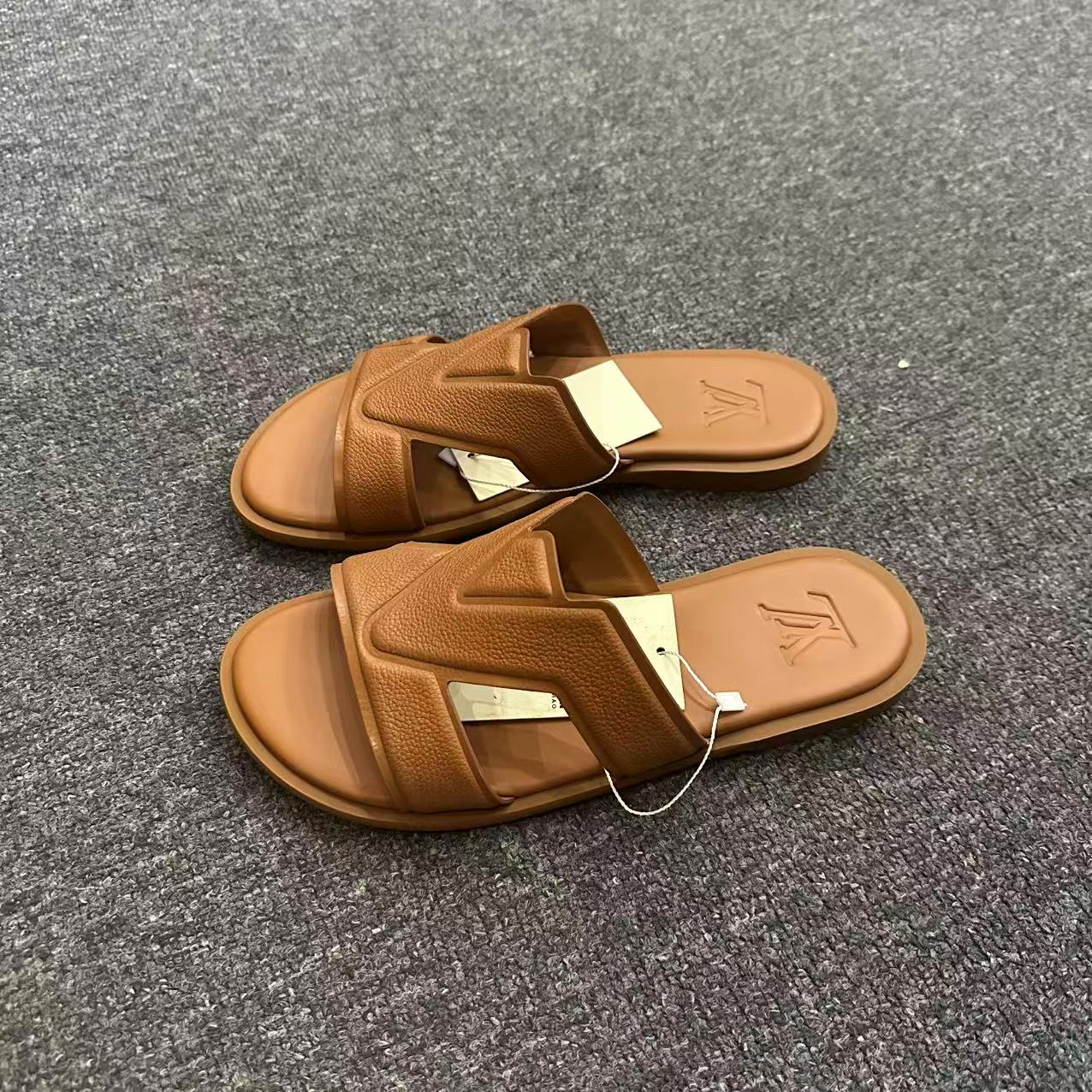 99新 LouisVuitton/路易威登 【逆天捡漏】经典棕色大V拖鞋
