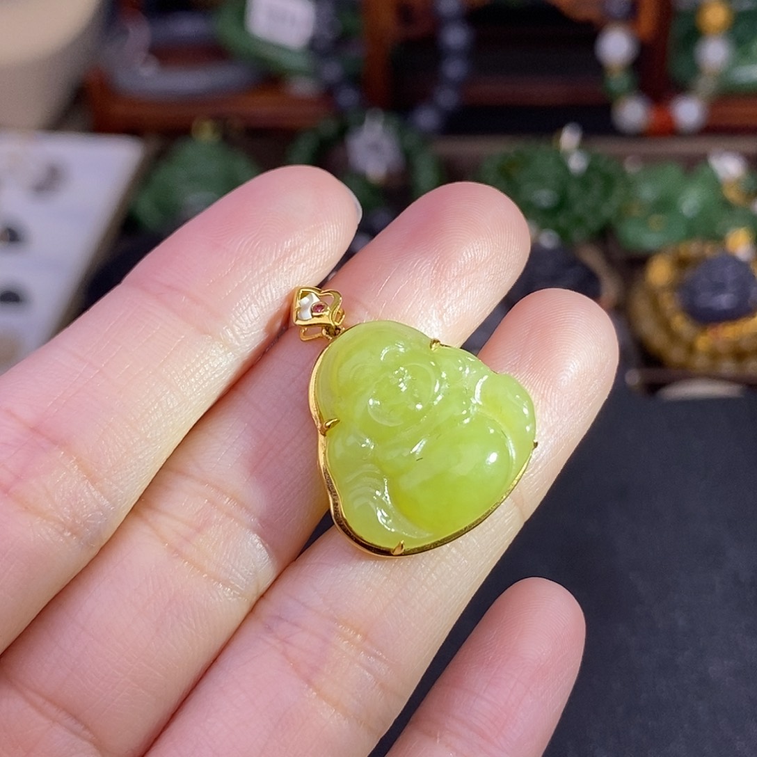 和田玉黄口吊坠清货价18.K金佛公未镶嵌