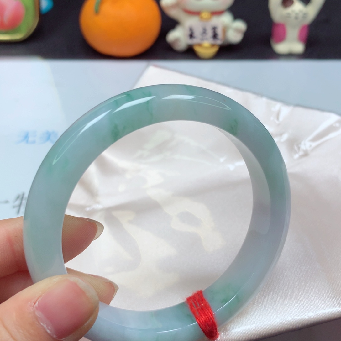 翡翠未镶嵌手镯冰蓝底飘蓝花5859