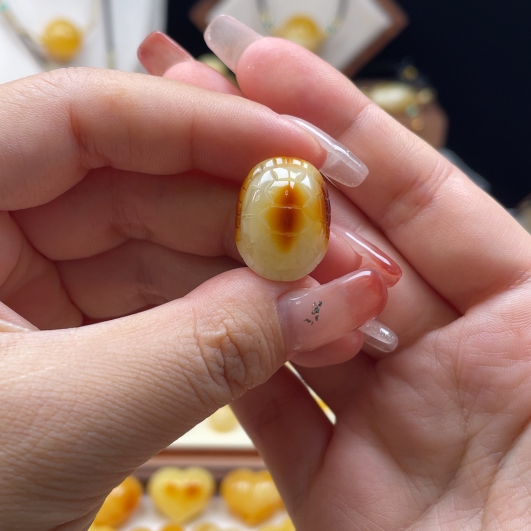 琥珀未镶嵌珠宝奇石富甲俏色款