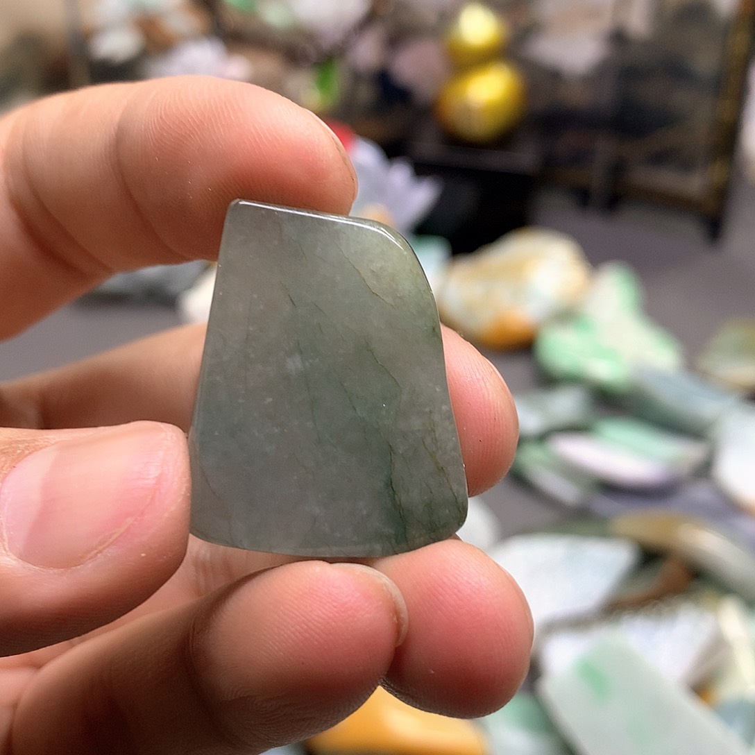 翡翠耳饰未镶嵌翡翠