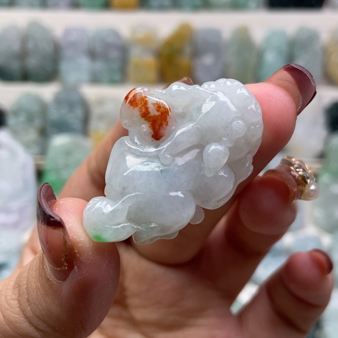 翡翠吊坠(赠链)未镶嵌