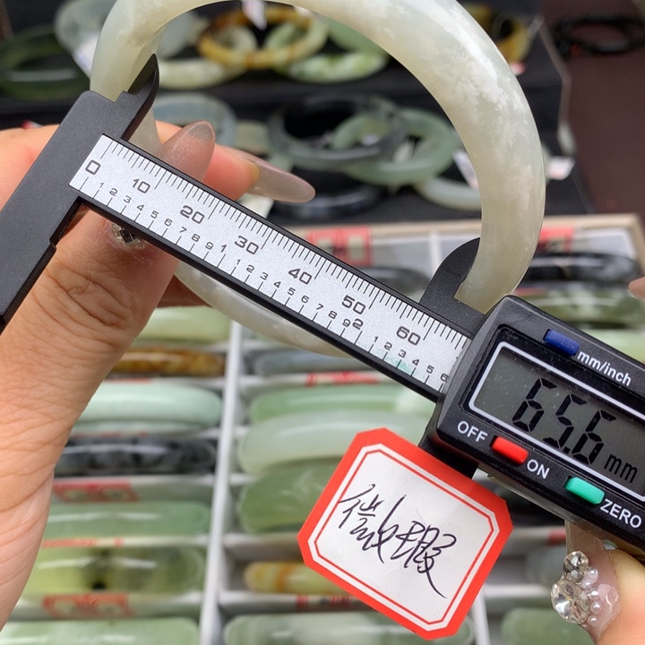 蛇纹石玉未镶嵌手镯850