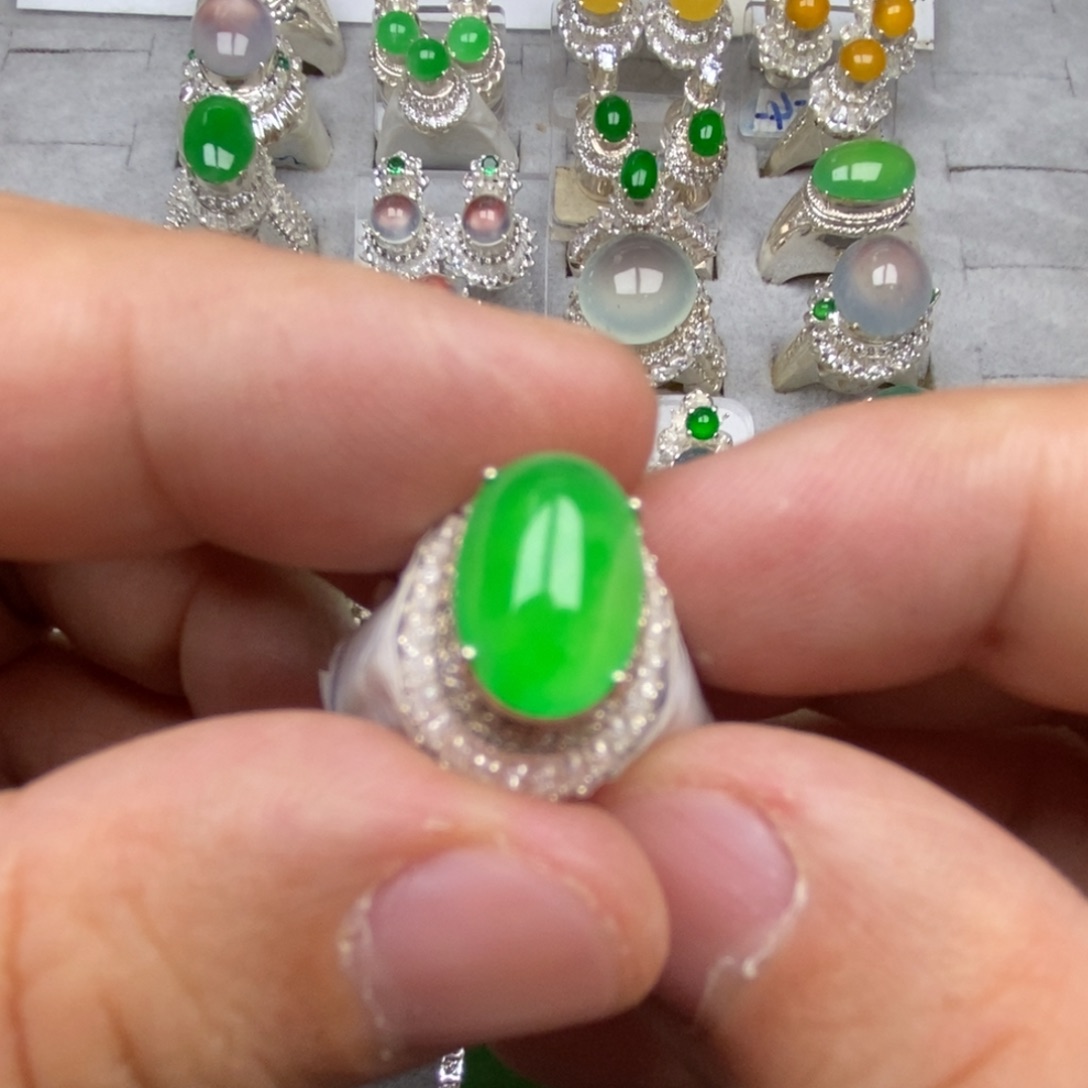 未镶嵌定制翡翠阳绿