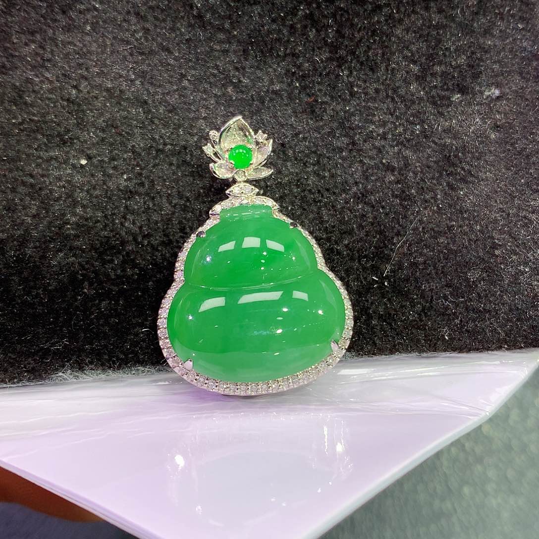 翡翠18K金镶嵌吊坠(赠链)