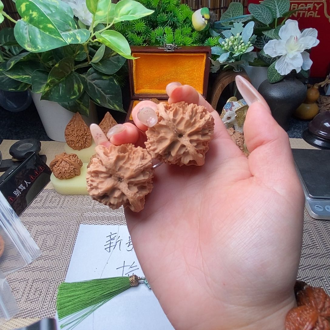晨****文玩核桃把件龙莲……