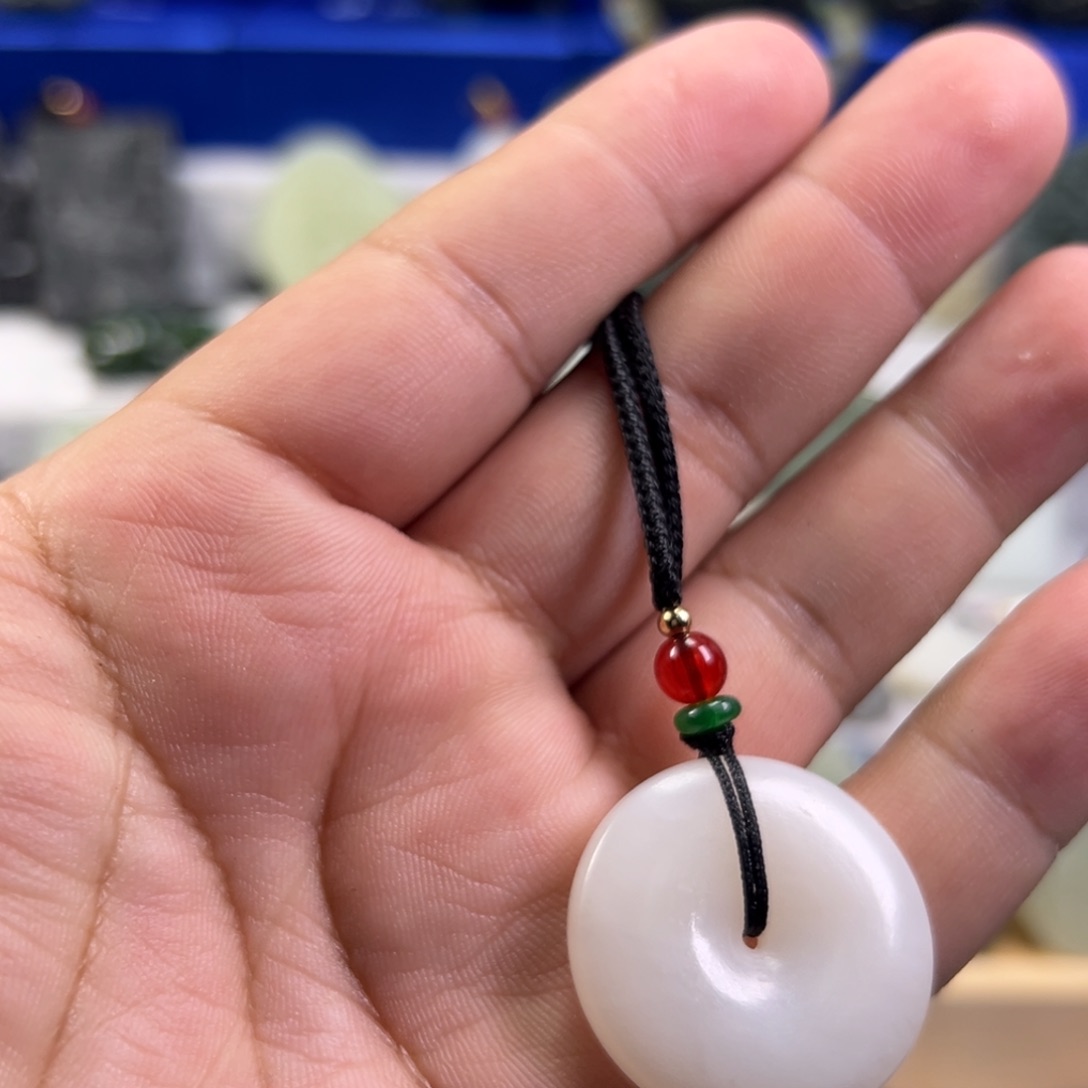 和田玉颈饰未镶嵌