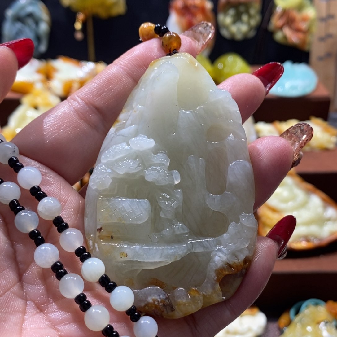 蛇纹石玉颈饰未镶嵌