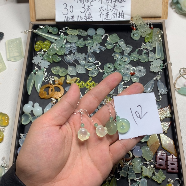 假***班蛇纹石玉合金耳钉