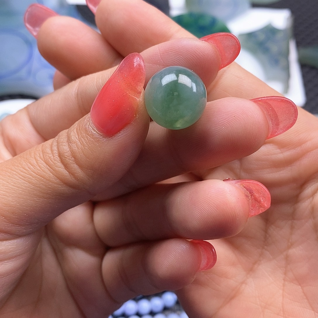 定制翡翠未镶嵌小****孩珠子