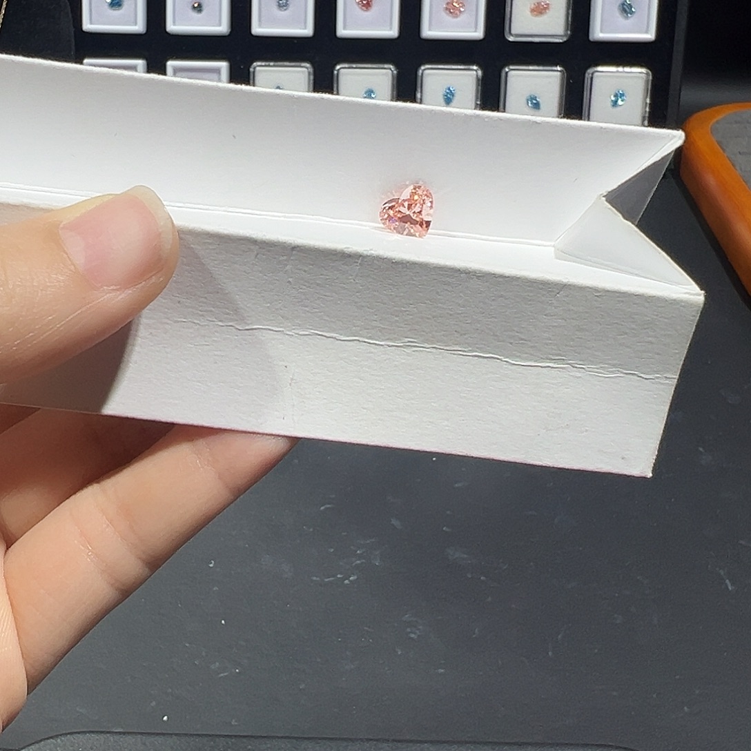 合成钻石裸石1.33ct心形培育粉钻散货