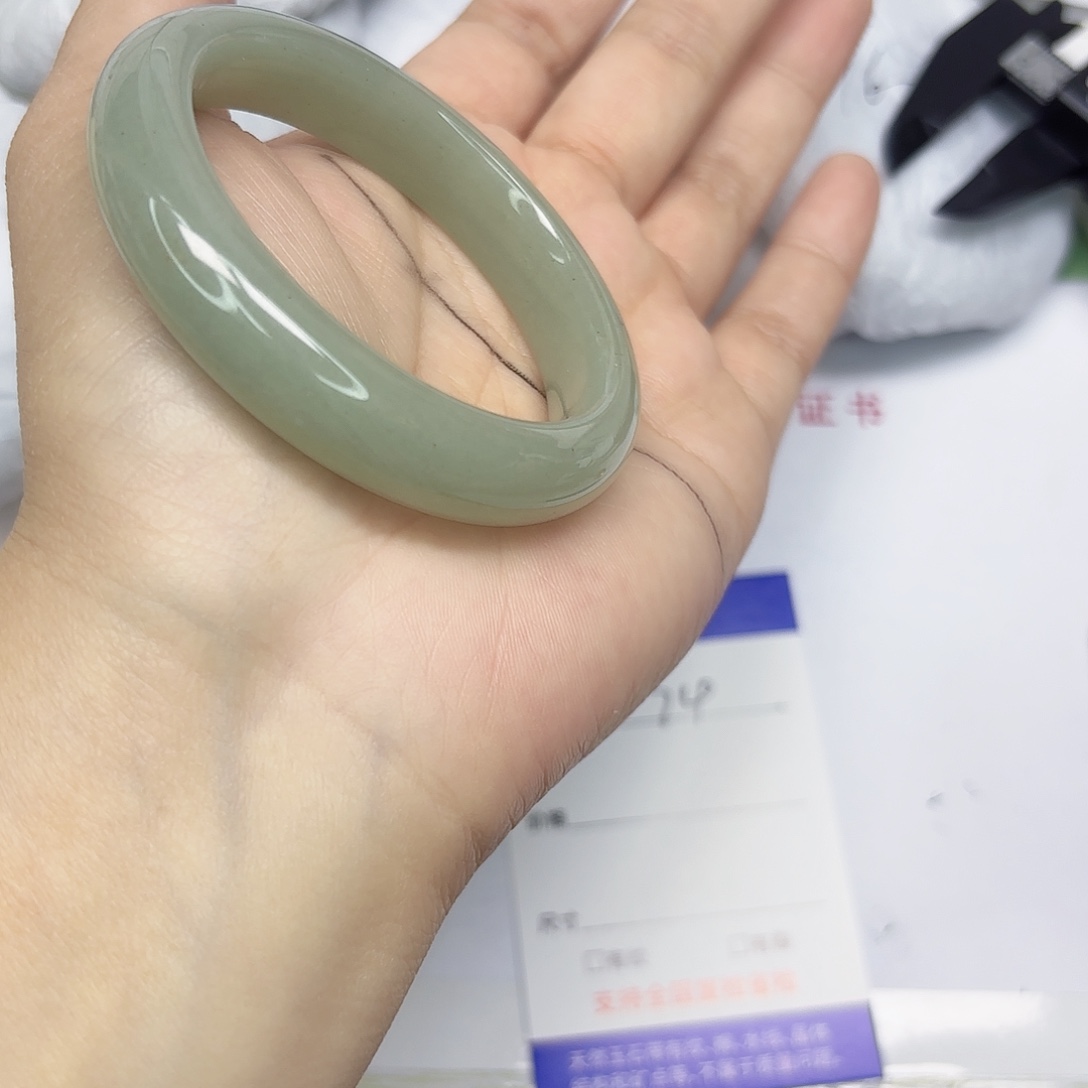 石英质玉未镶嵌手镯74/52