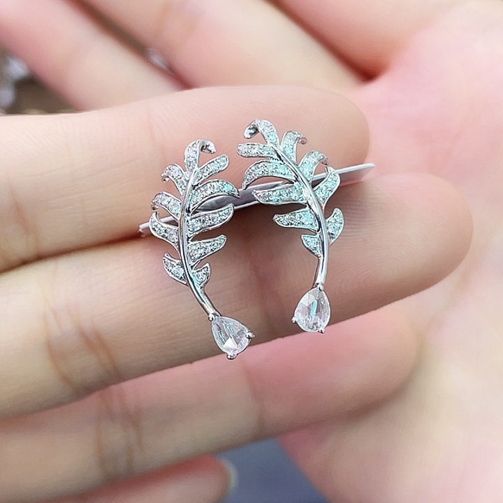 18K金镶嵌钻石耳饰