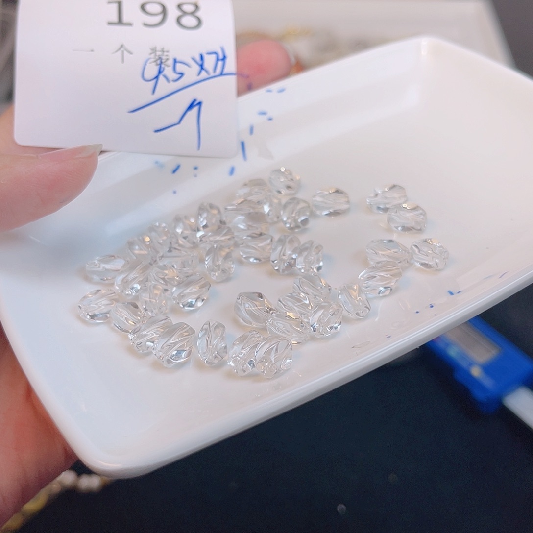 水晶珠宝半成品未镶嵌198 。    