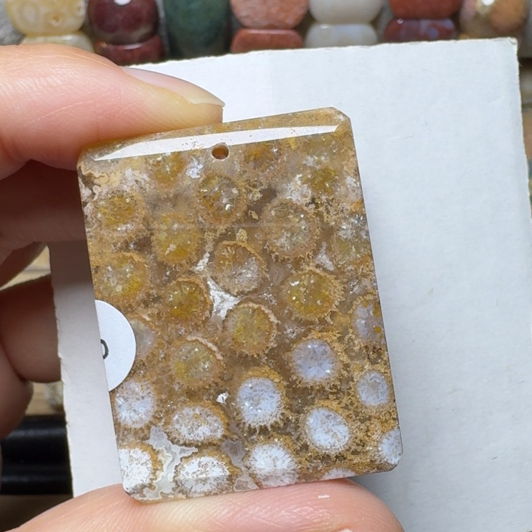 硅化玉手工牌未镶嵌