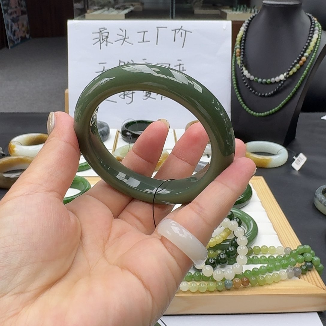 未镶嵌手镯和田玉