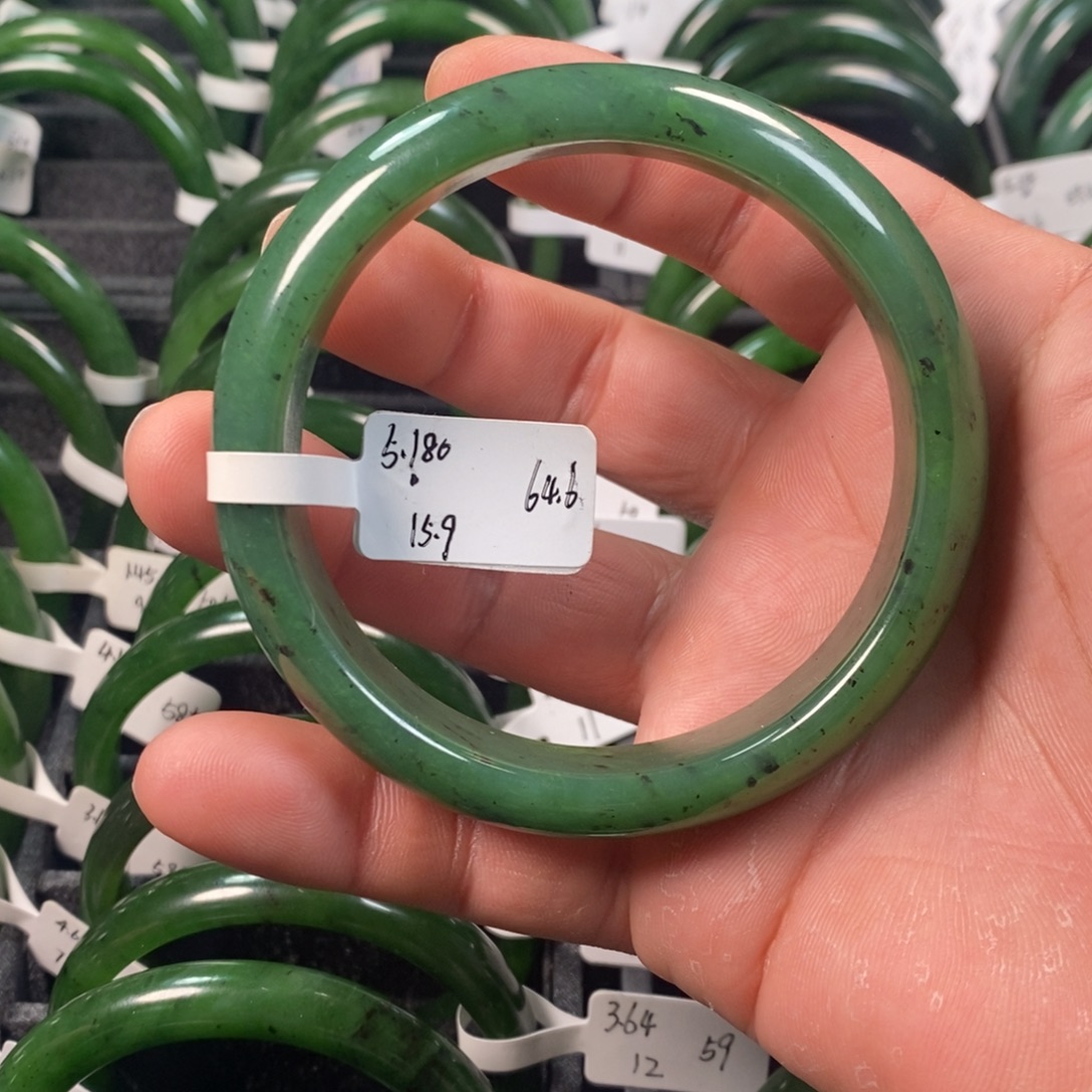 和田玉（碧玉）未镶嵌手镯微瑕64