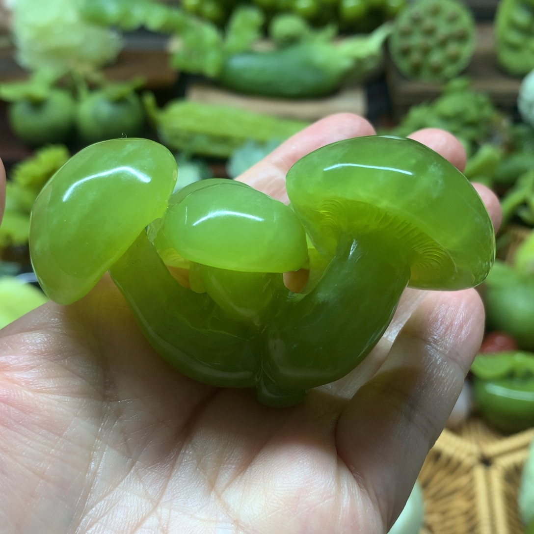蛇纹石玉手把件未镶嵌
