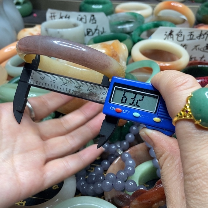 石英质玉手镯未镶嵌