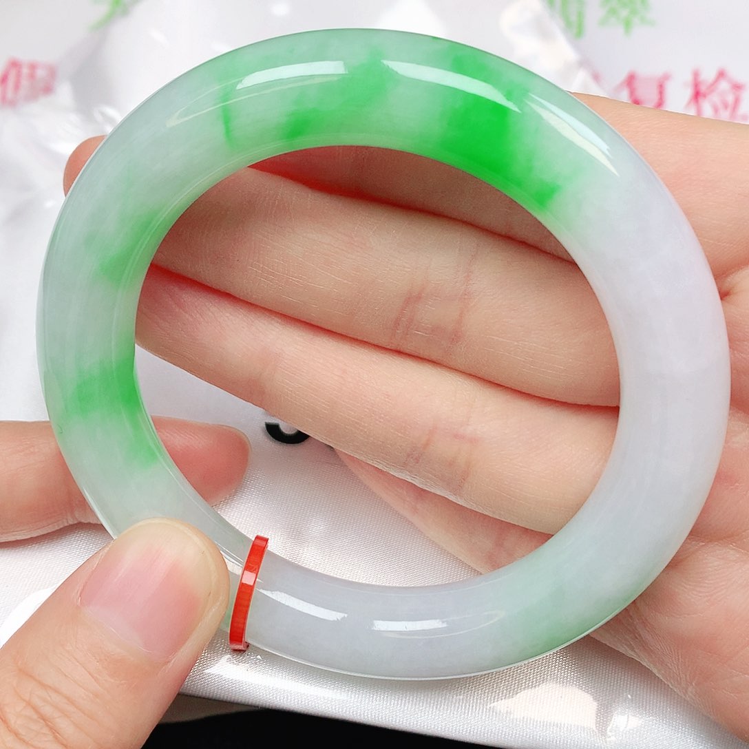 翡翠手镯未镶嵌抖音56