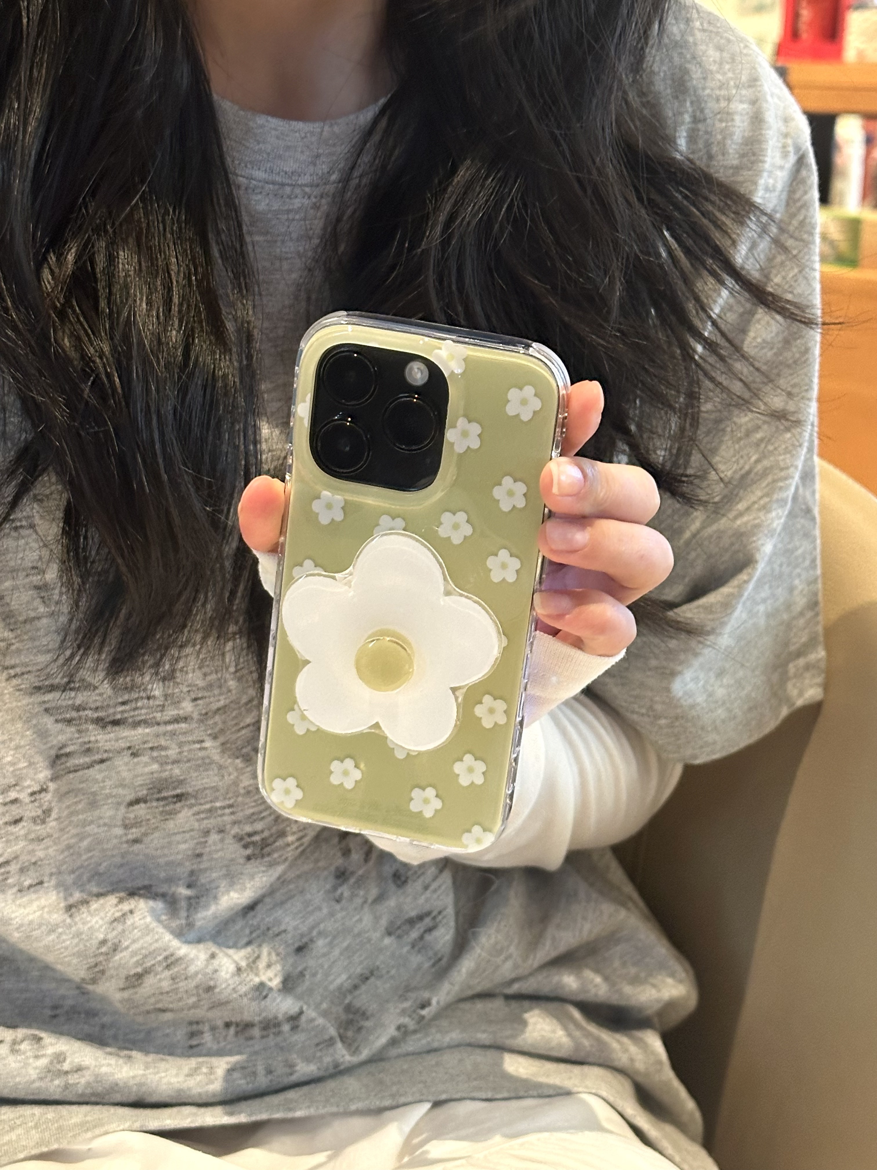 韩系简约抹茶绿白色花朵支架适用于16pro手机壳苹果15/14/13硅胶