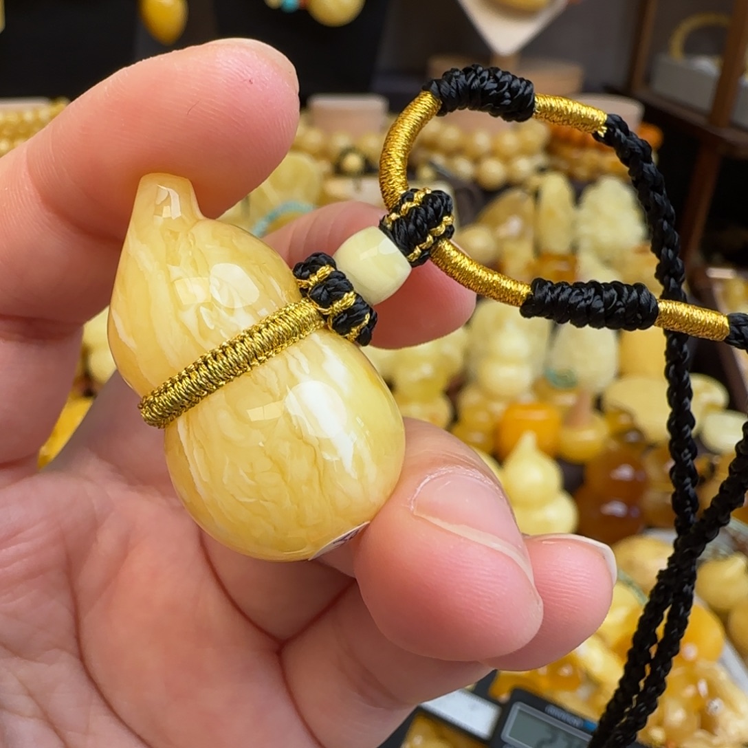 琥珀未镶嵌套链天然俄料虎皮妖花蜜蜡葫芦吊坠