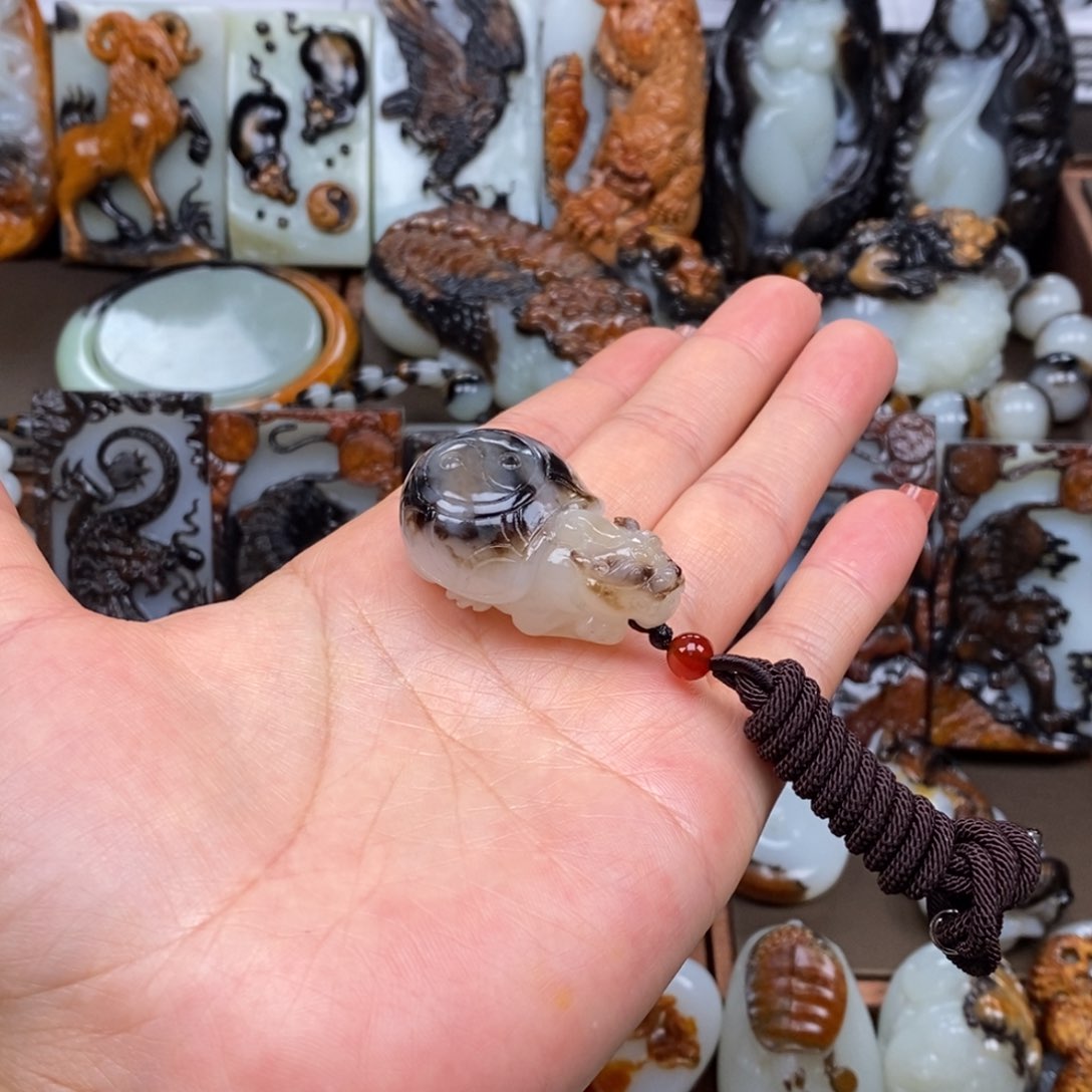 颈饰未镶嵌和田玉