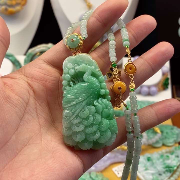 翡翠颈饰未镶嵌翡翠吊坠