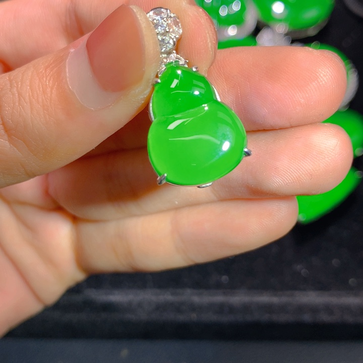 翡翠银S925镶嵌颈饰一个