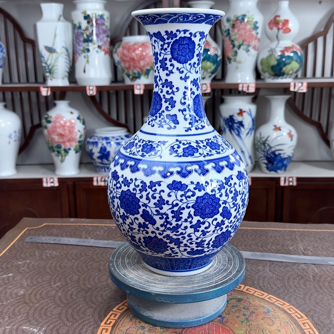 摆件景德镇陶瓷缠枝