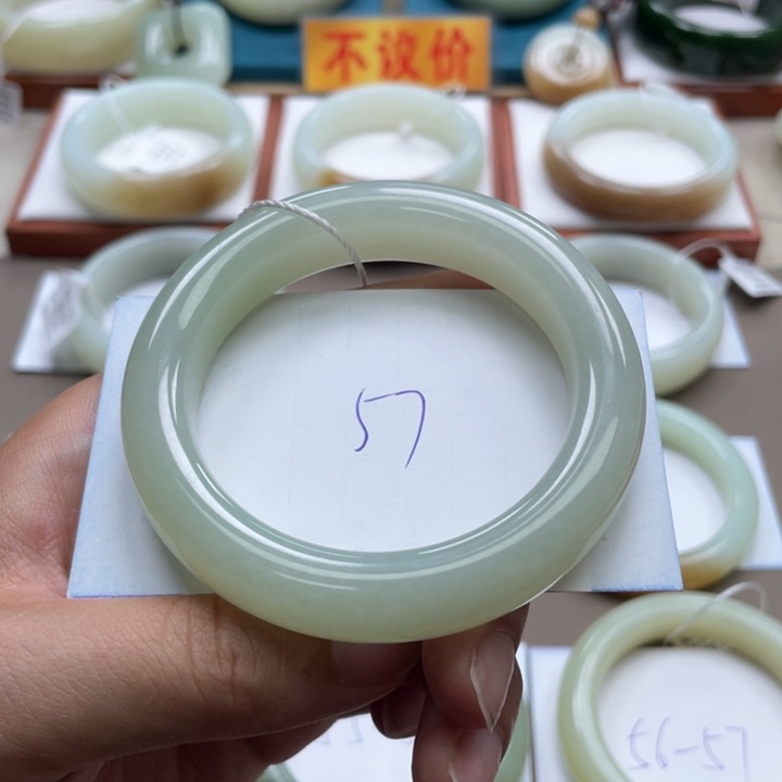 未镶嵌手镯和田玉