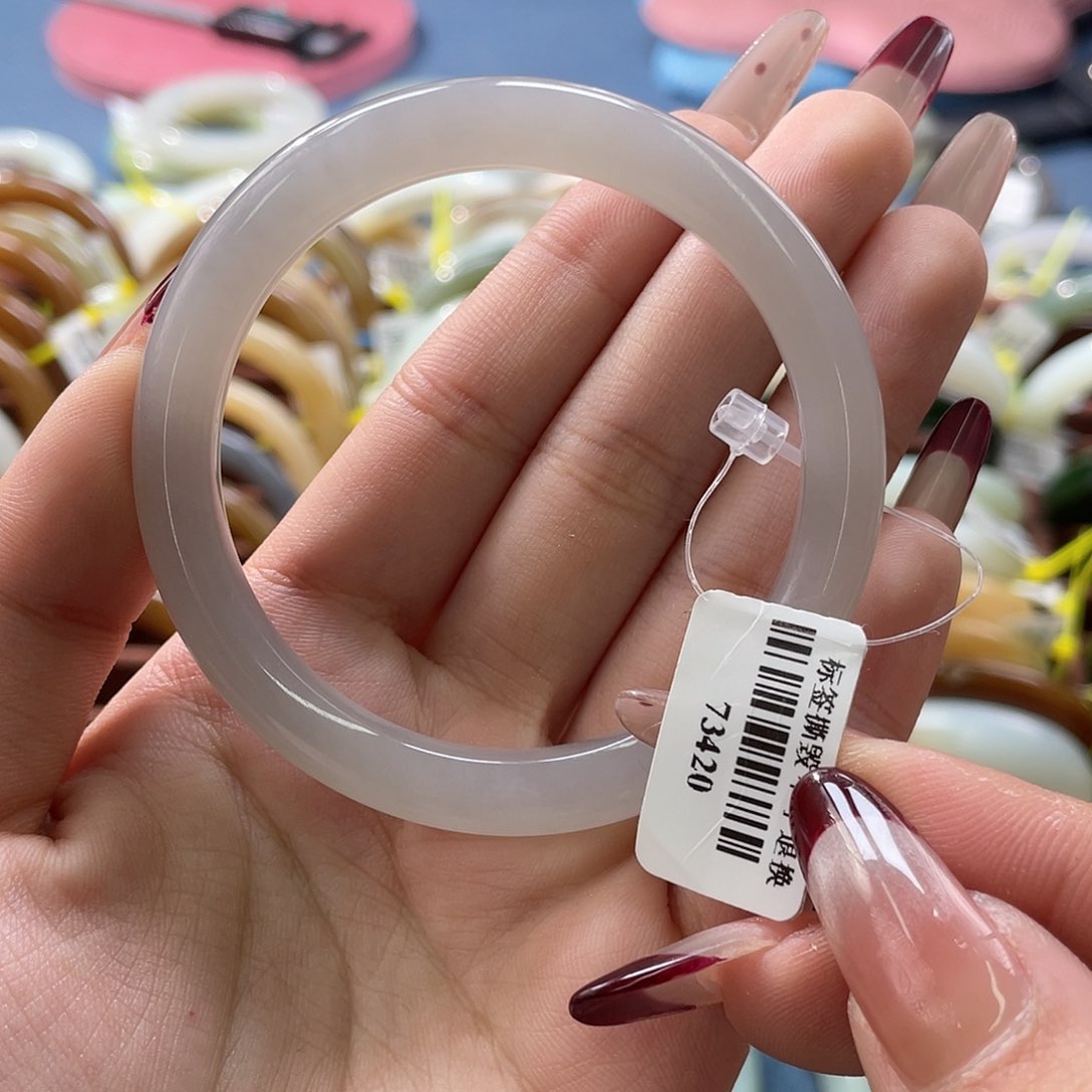 和田玉手镯未镶嵌52