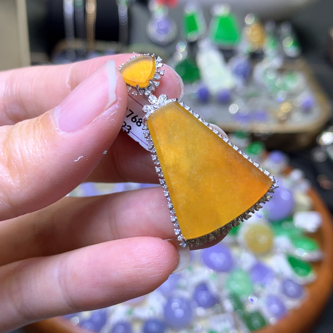 【闪购商品】翡翠颈饰18K金镶嵌翡翠吊坠项链