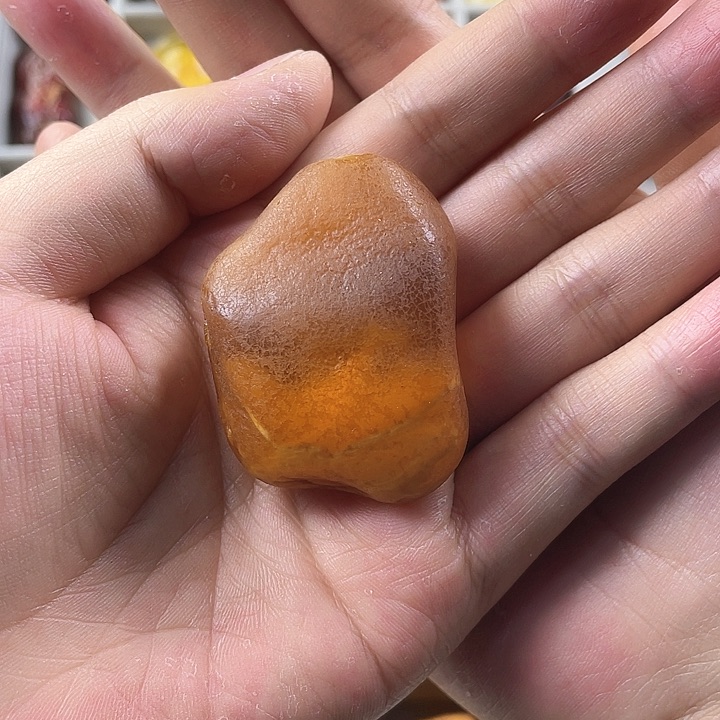 定制蜜蜡未镶嵌裸石