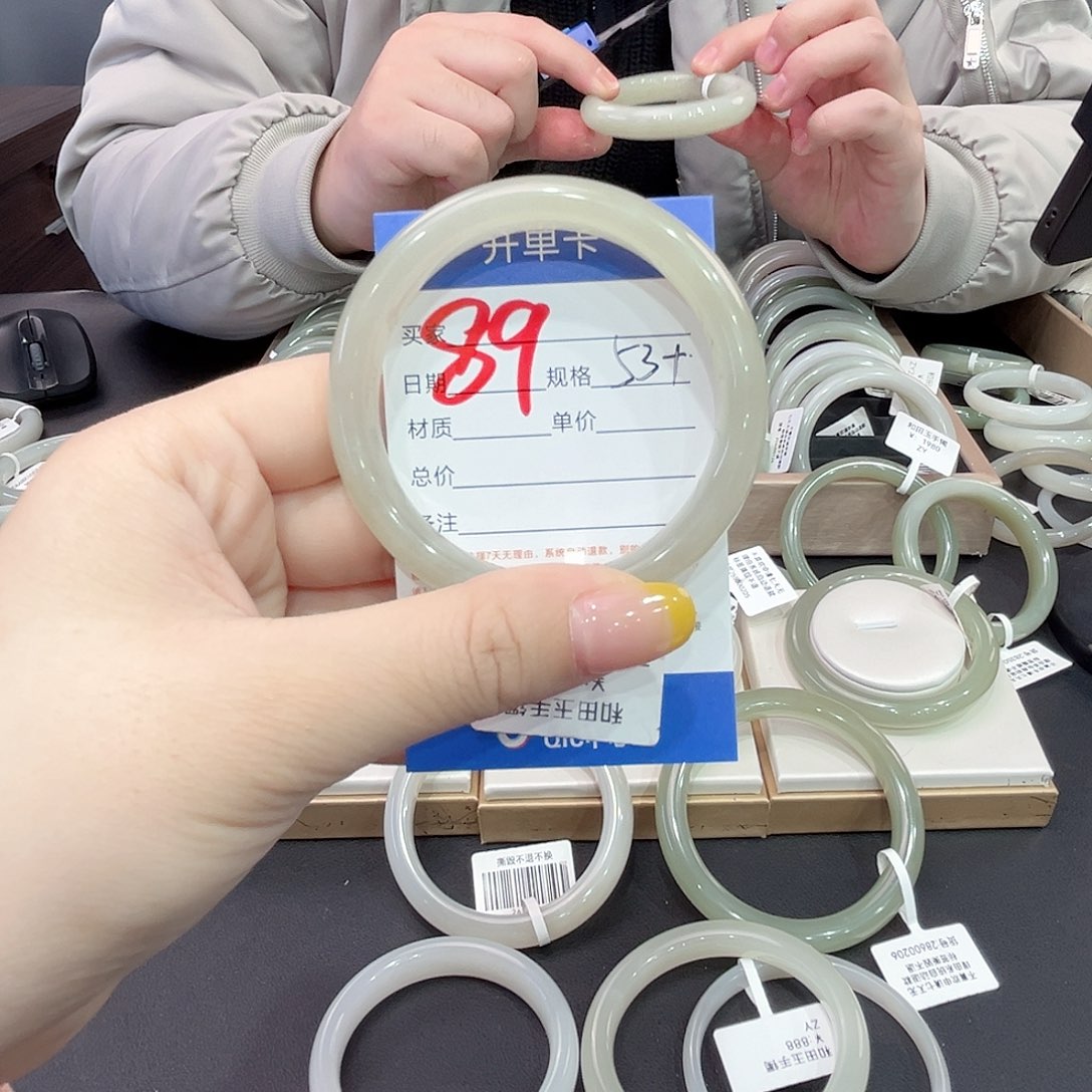 和田玉手镯未镶嵌