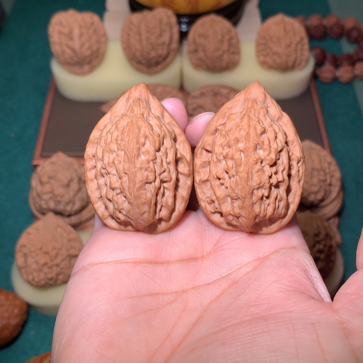 核桃文玩核桃把件吸血鬼