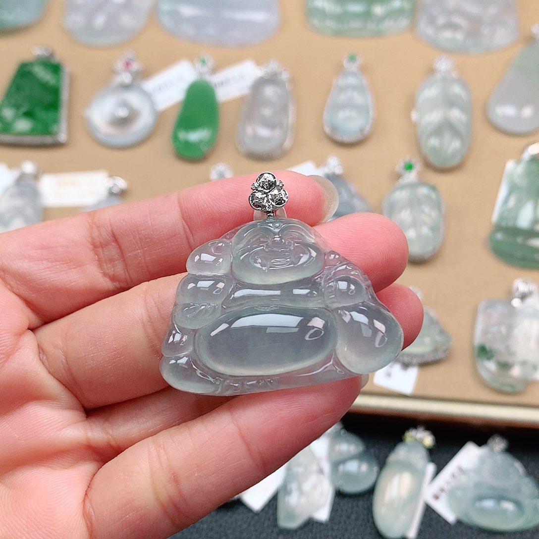 翡翠颈饰18K金镶嵌布袋佛