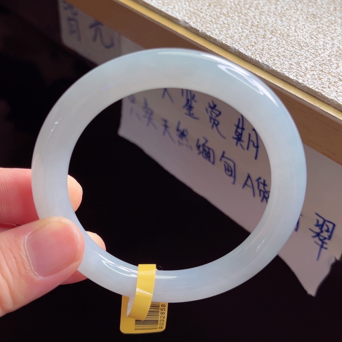 翡翠手镯未镶嵌手镯