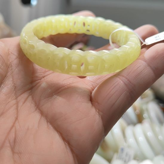 华***姐和田玉未镶嵌手镯