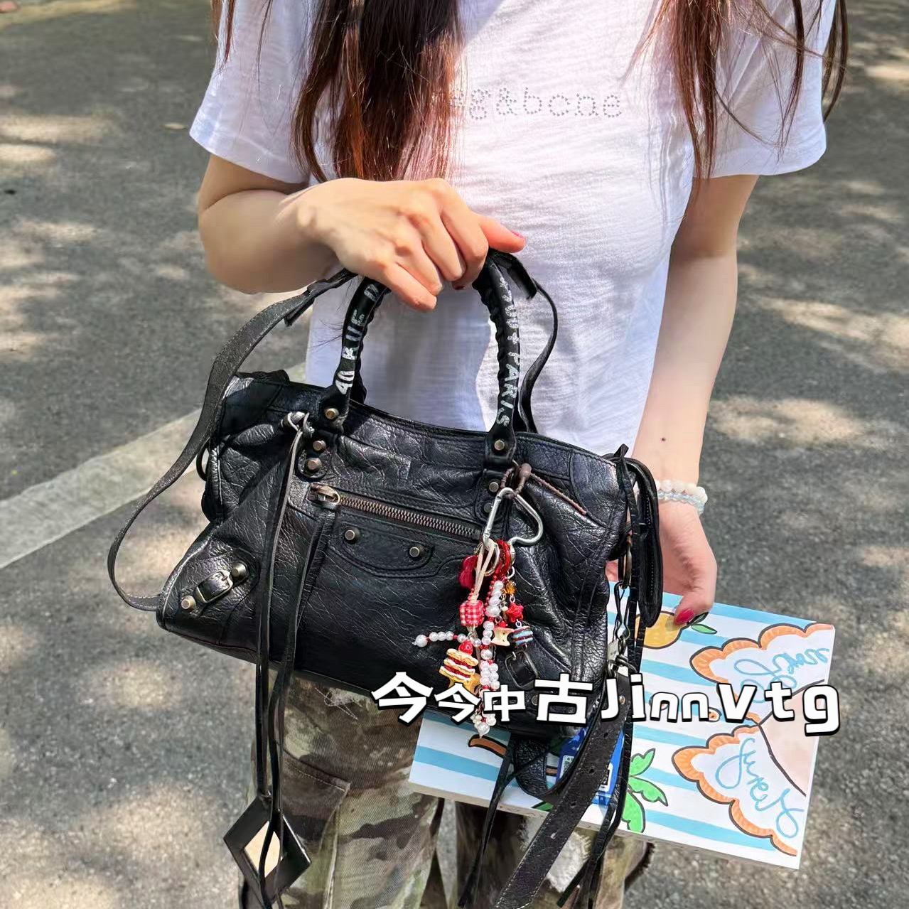 95新 Balenciaga/巴黎世家 黑色涂鸦小号机车单肩斜挎包 063384
