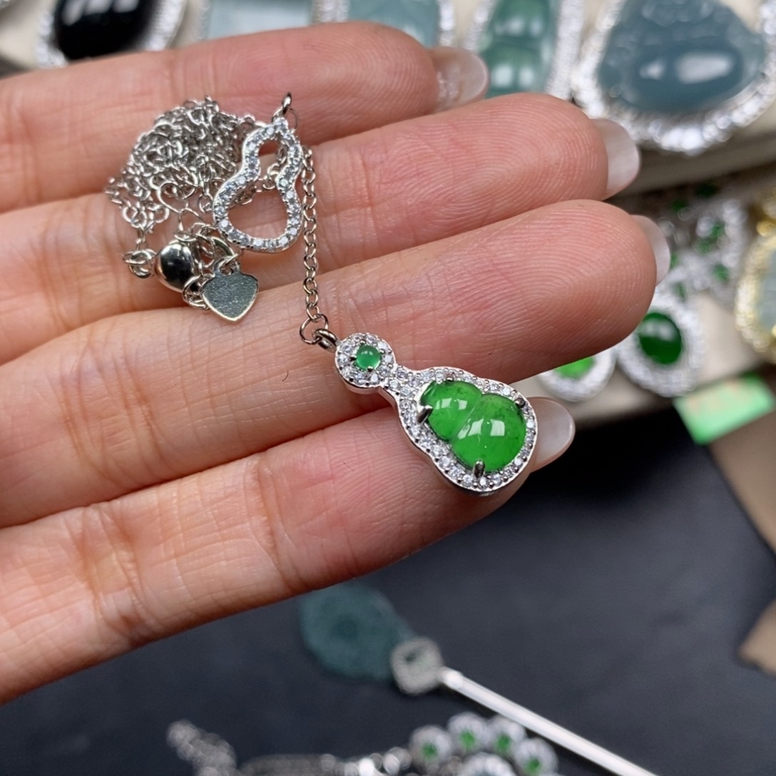 翡翠颈饰未镶嵌翡翠