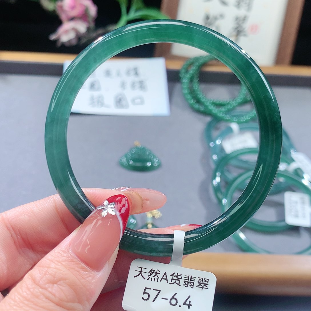 翡翠手镯（圆镯）未镶嵌