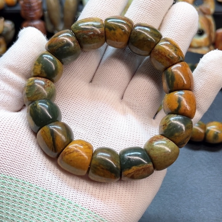 未镶嵌岫岩河磨玉（透闪石质玉）车挂?***?