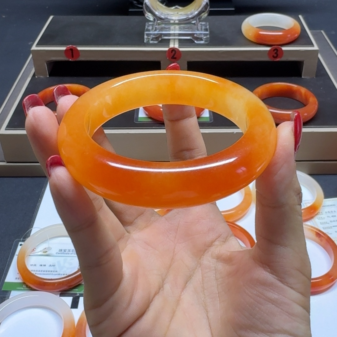 刺***猬石英质玉（黄龙玉）未镶嵌手镯