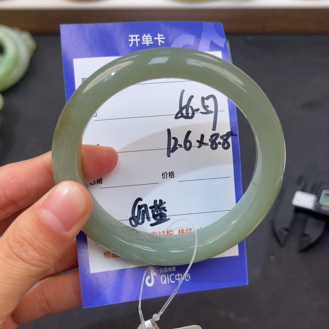 隔***王和田玉未镶嵌手镯