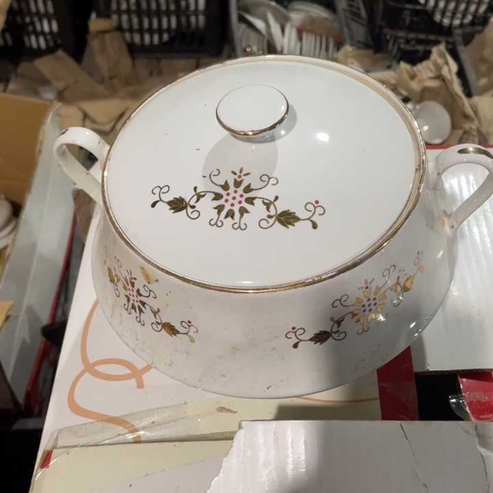 其他盘子碗砂锅都有