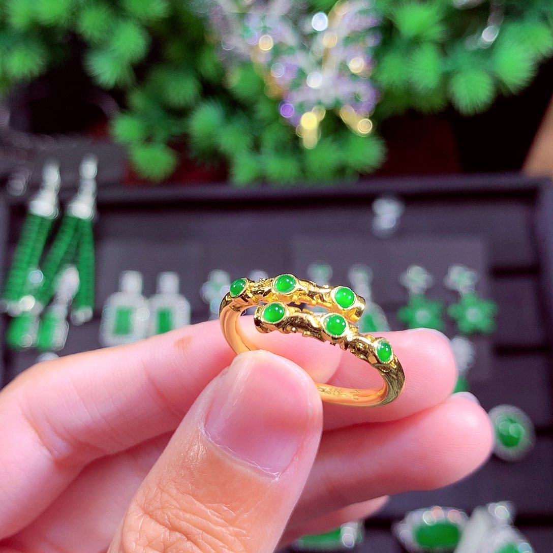 颈饰未镶嵌翡翠天然