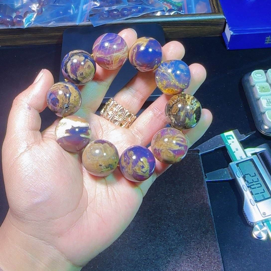 琥珀未镶嵌裸石琥珀